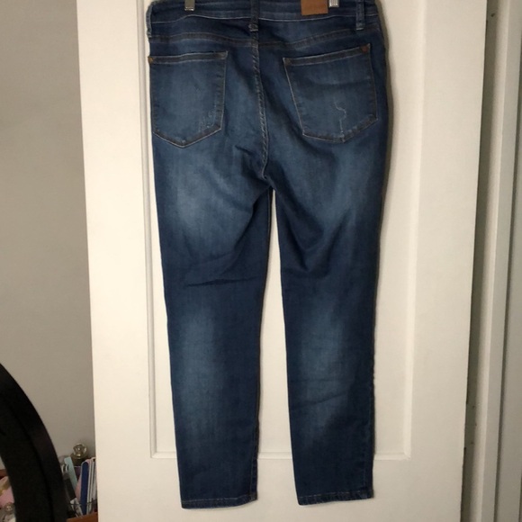 Judy blue high rise ,stretch jeans. Size 31. Straight leg. Feathering. Soft, EUC - Picture 4 of 7